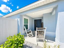 Gunner Fenced Courtyard Villa at The Villages - Image 3