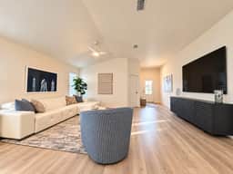 Kazimarz Cottage Retreat • Fully Fenced Yard • Golf Cart and Dog Friendly - Image 3