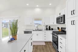 Anna’s Coastal Cottage Retreat at Oak Hollow - Image 3