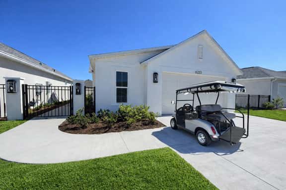Felix’s Spacious Garden Villa Retreat - Image 1